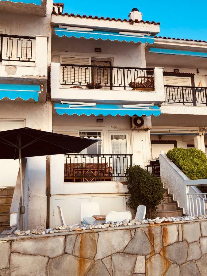 Seafront Maisonette In Fourka Exterior foto
